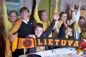 Aš dėviu geltoną 03